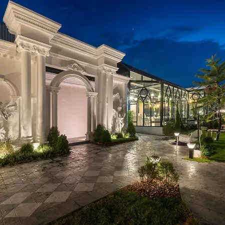 โรงแรมไนน์ริเวอร์
