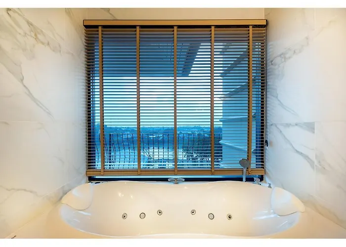 Hotel Nine River