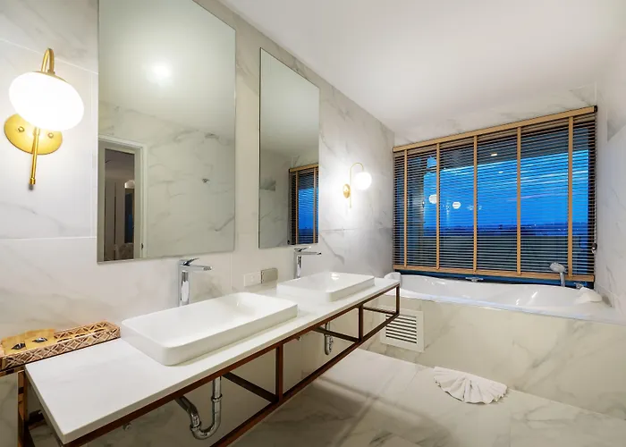 Hotel Nine River 3*